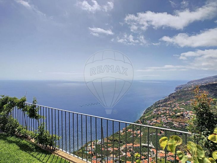 Moradia T3 à Venda Em Arco Da Calheta, Calheta (Madeira) | RE/MAX