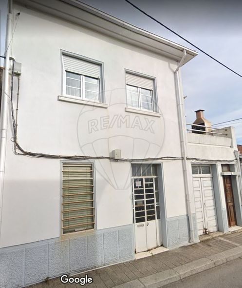 Moradia T3 à Venda Em Rio Tinto, Gondomar | RE/MAX