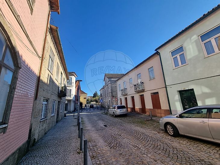 Moradia T5 à venda em Currelos, Papízios e Sobral, Carregal do Sal RE/MAX