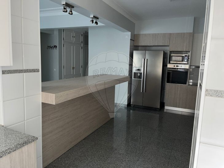 Condo/Apartment T4 for rent in Setúbal (São Julião, Nossa Senhora da