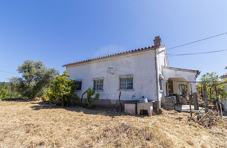 Moradia T4 à venda em Barroca, Fundão RE/MAX