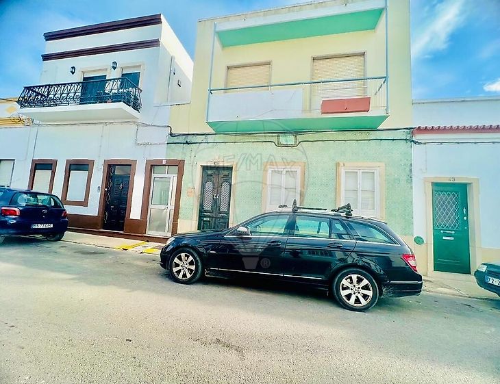 House T10 for sale in Olhão, Olhão RE/MAX