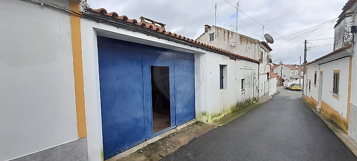 Garagem em Cabeção, Mora