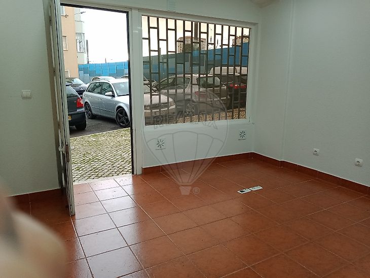 Store for rent in Falagueira Venda Nova, Amadora RE/MAX