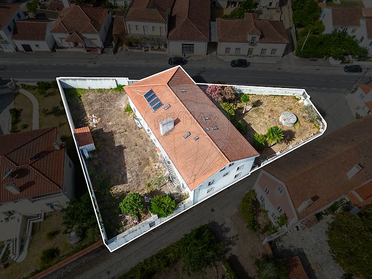 Moradia de luxo T18 à venda em Parceiros e Azoia