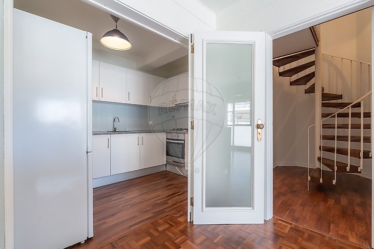 Apartamento T2 à venda em Santo António dos Olivais