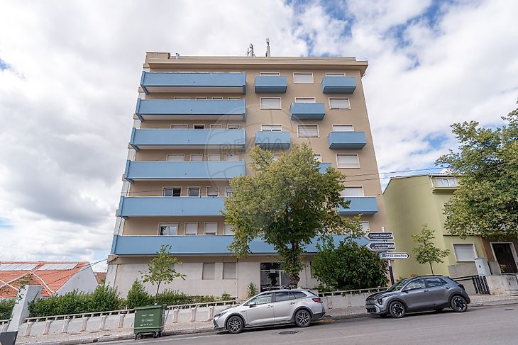 Apartamento T7 à venda em Santo António dos Olivais