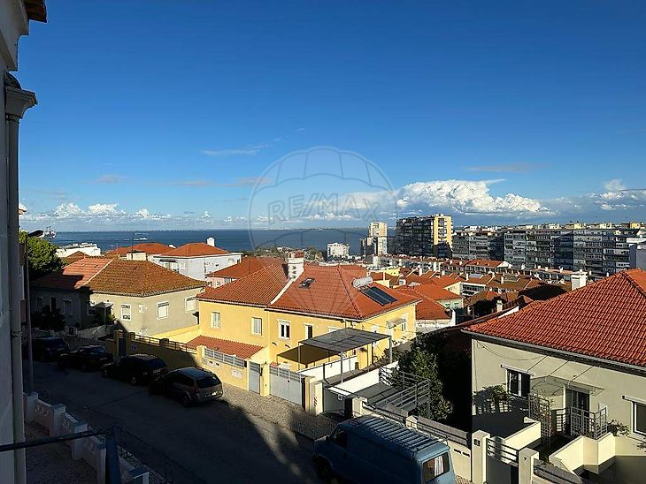 Condo/Apartment T2 for sale in Almada, Cova da Piedade, Pragal e