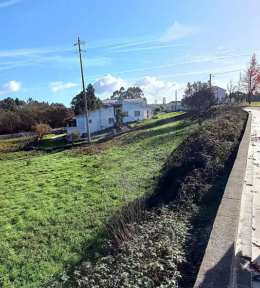 Terreno à venda em Santiago e São Simão de Litém e Albergaria dos Doze