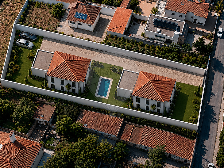 Urban Land 898 m² in Rio de Mouro with Planning Permission for 2 Villas
