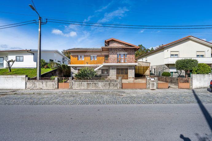 Moradia T5 à venda em Carreira e Bente, Vila Nova de Famalicão
