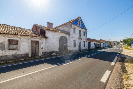 Prédio de 467 m², à venda em Monte Real e Carvide, Leiria.