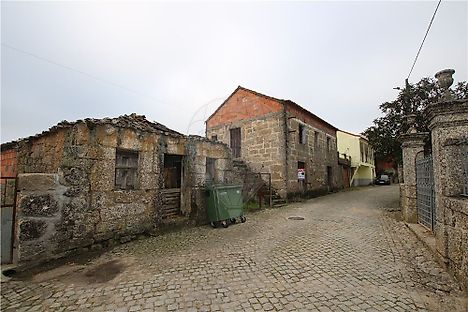 2 moradias T1 para comprar em Parada RE/MAX