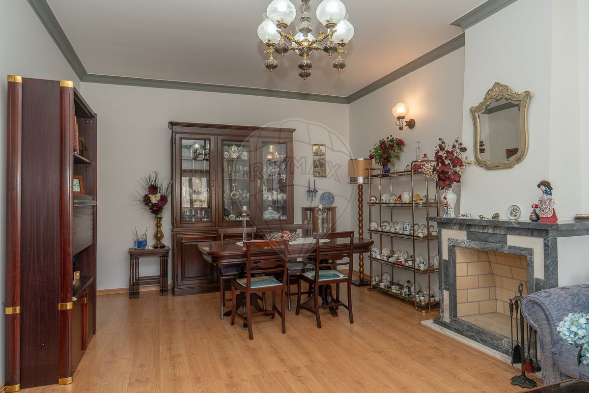 listing 120121055-2258 picture-0