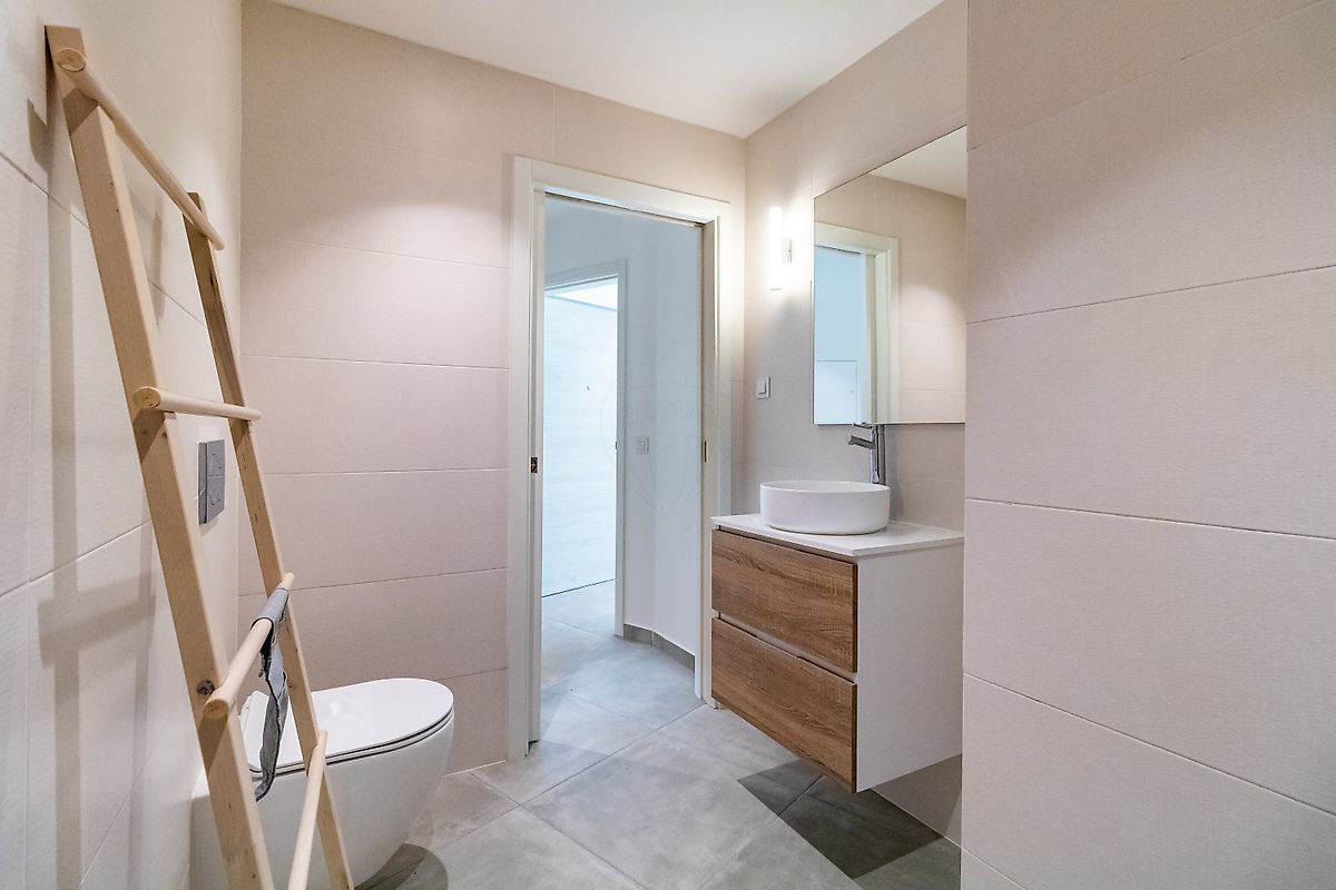 listing 120141071-746 picture-0