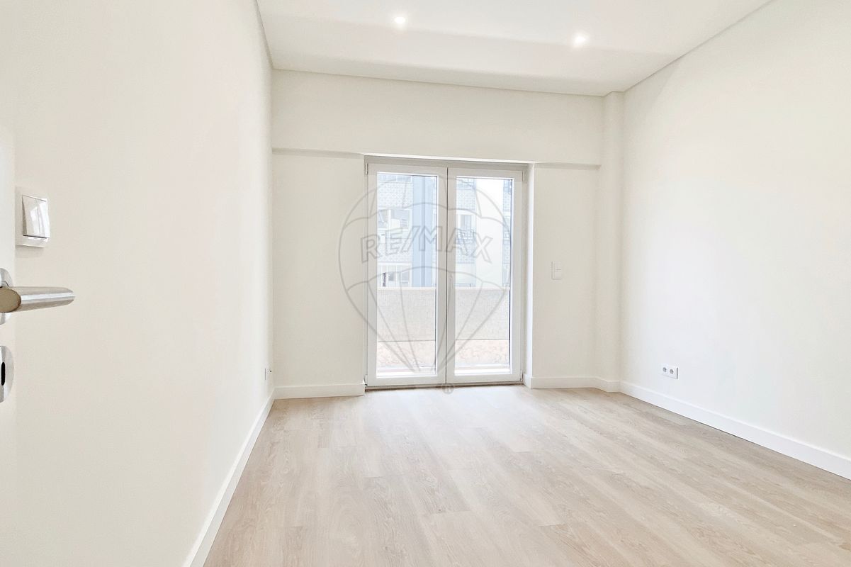 listing 120151075-561 picture-0