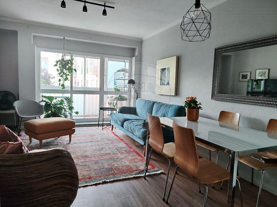 Apartamento T2 à venda em Amadora