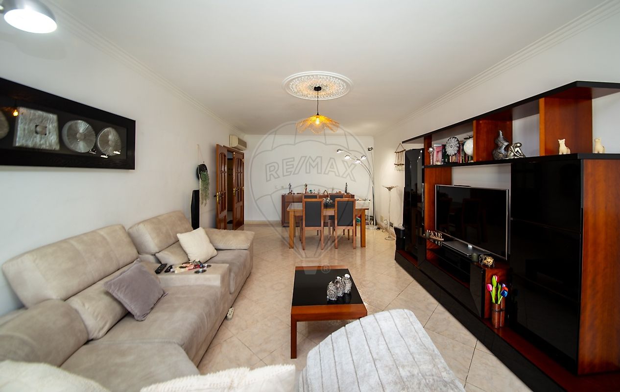 Apartamento T3 à venda em Amadora