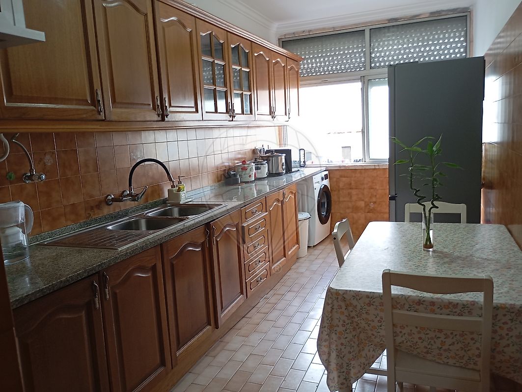 Apartamento T3 à venda em Amadora