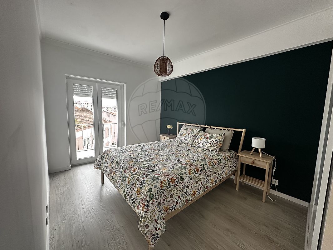 Apartamento T2 à venda em Amadora