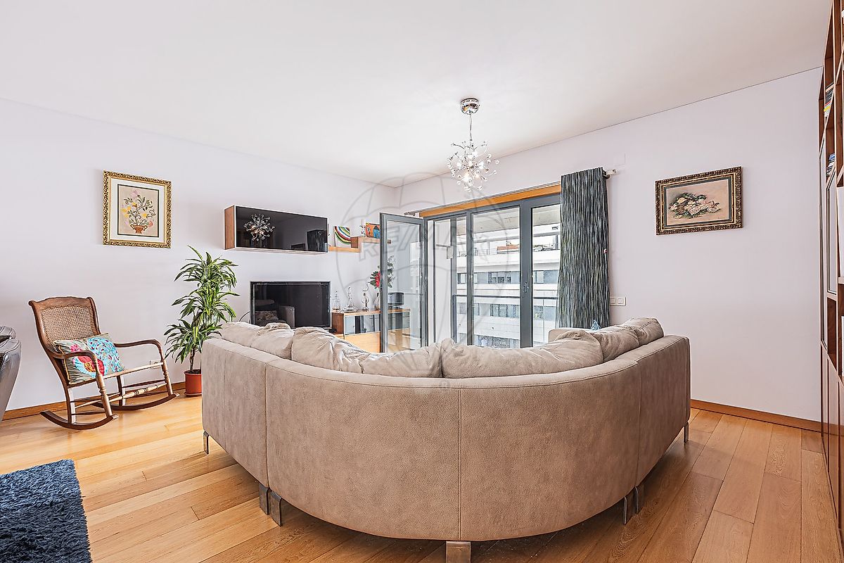 Apartamento T3 à venda em Amadora