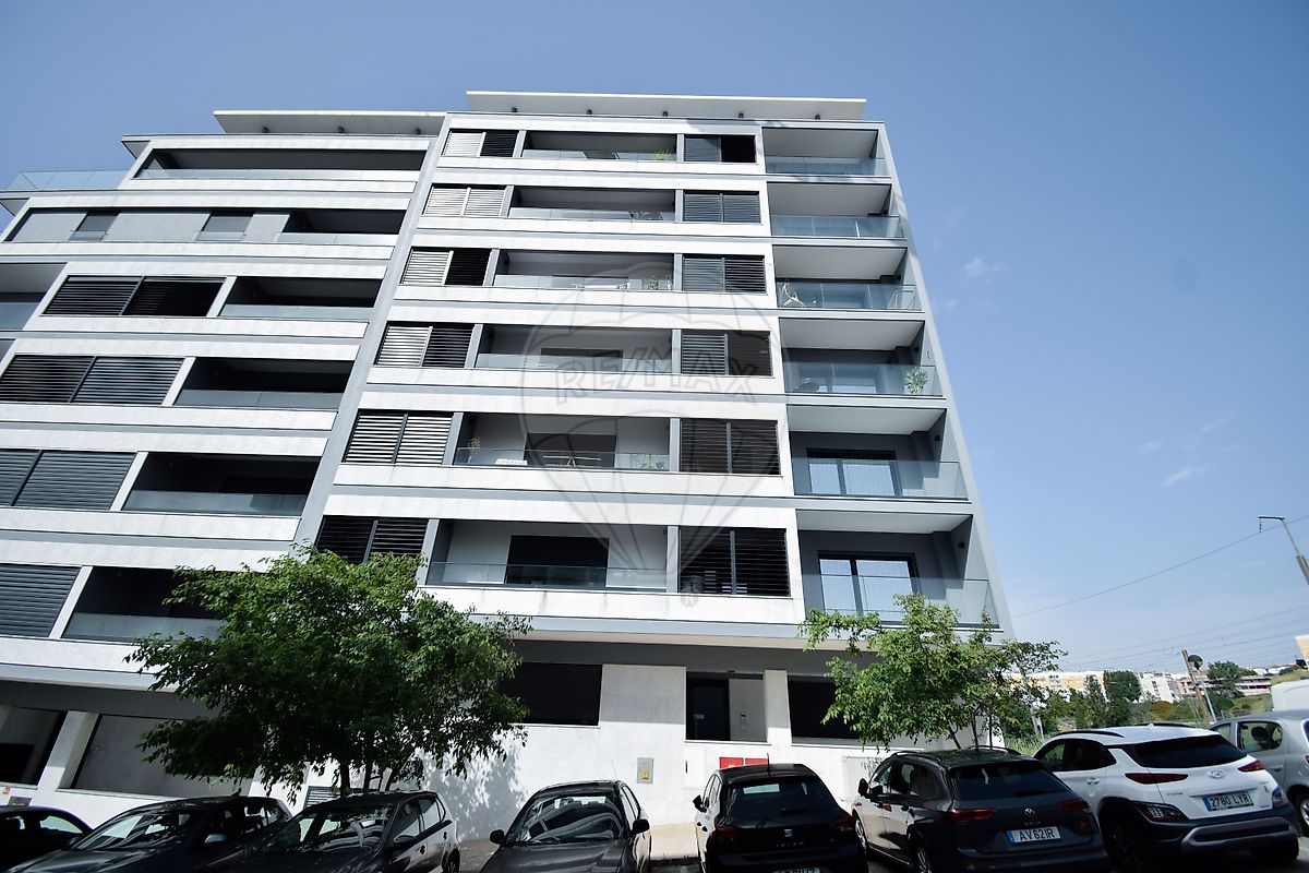 Apartamento T3 à venda em Amadora