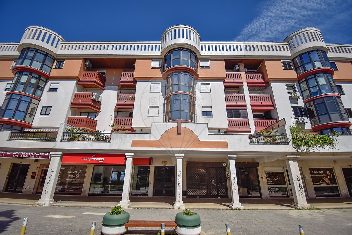 Apartamento T3 à venda em Amadora