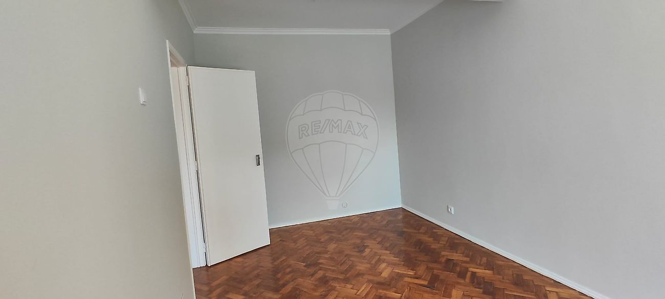 Apartamento T2 para arrendar em Amadora