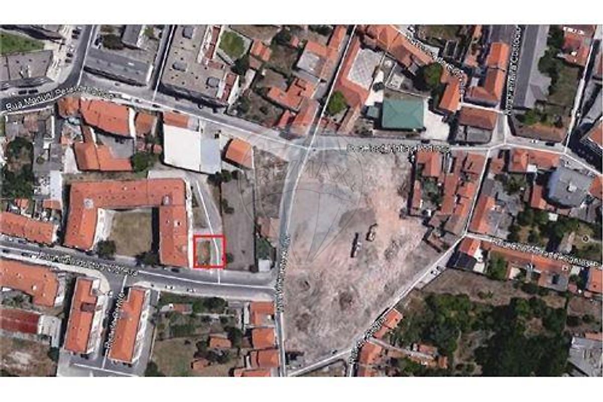 Land for sale in Marinha Grande, Portugal — €87,000