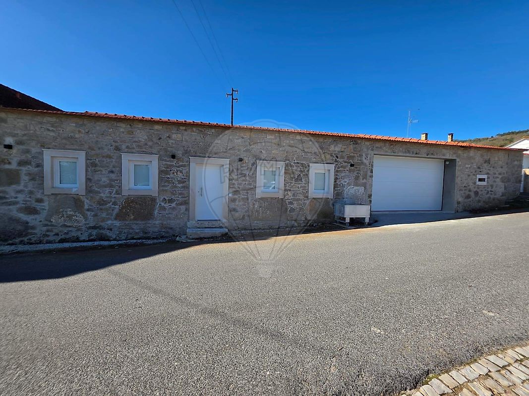 Moradia - Arrimal e Mendiga, Porto de Mós, Leiria