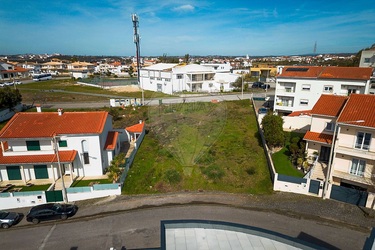 Terreno à venda em Leiria