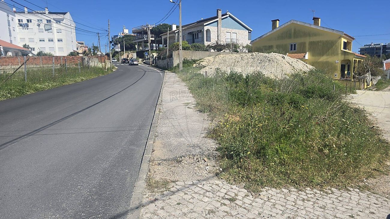 Terreno à venda em Almada