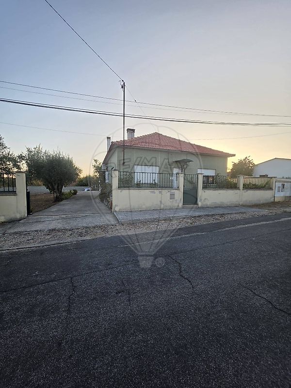 Moradia T3 - Caxarias, Ourém, Santarém