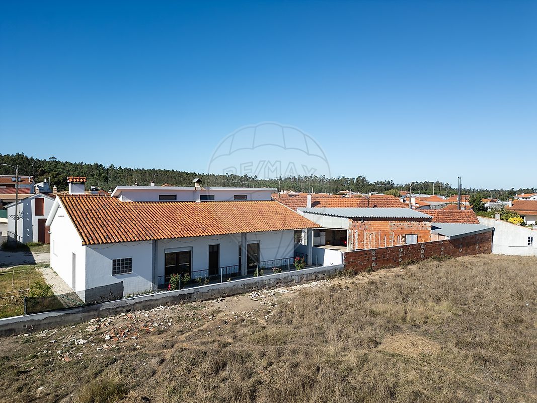 Moradia T3 à venda em Porto de Mós