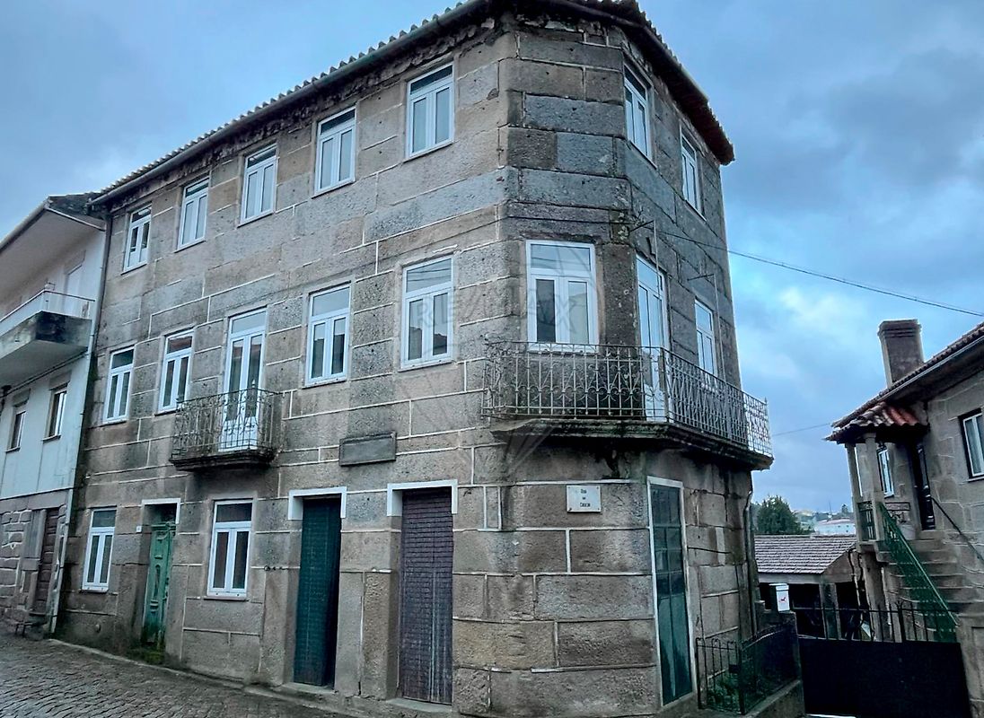 Moradia T9 para venda