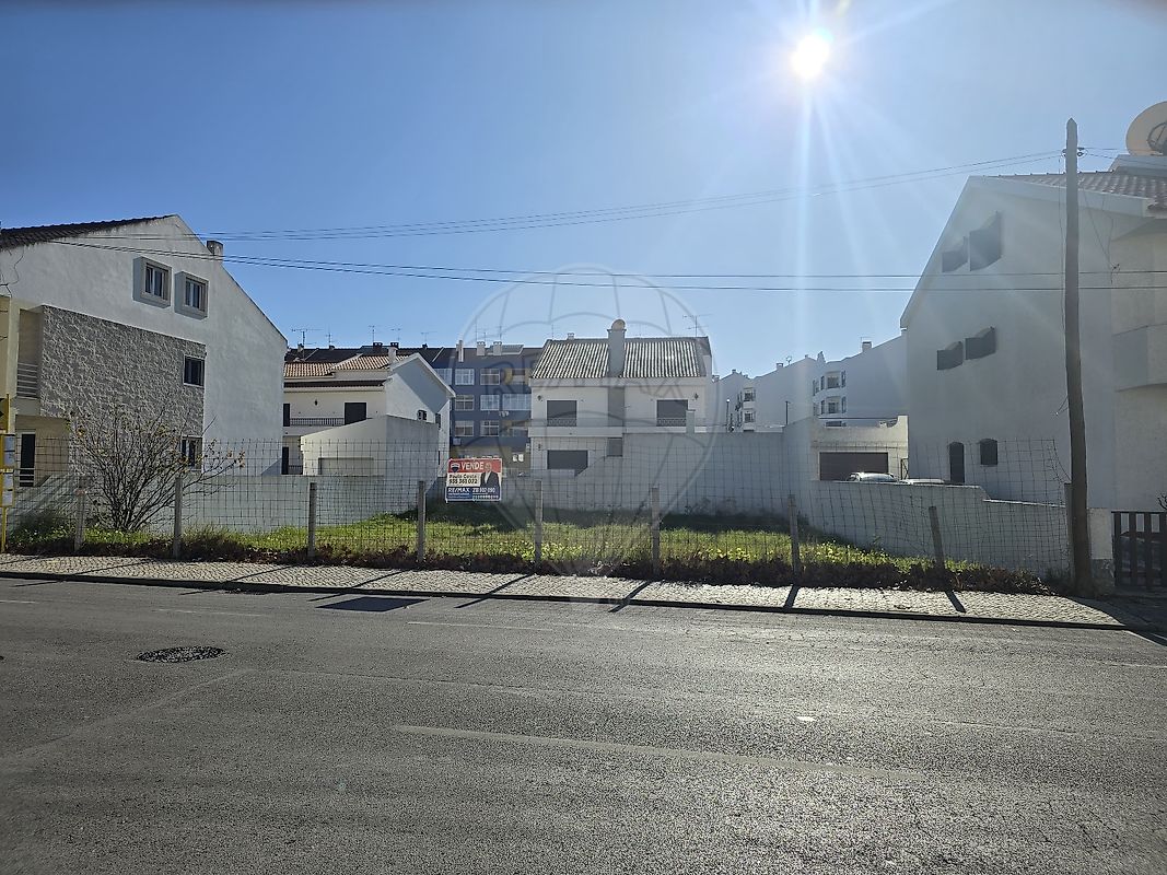 Land for sale in Montijo, Portugal — €188,000