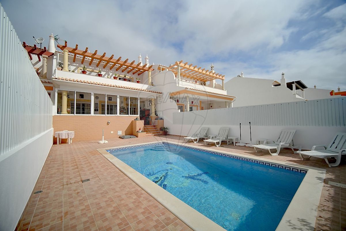 Moradia T4 para venda