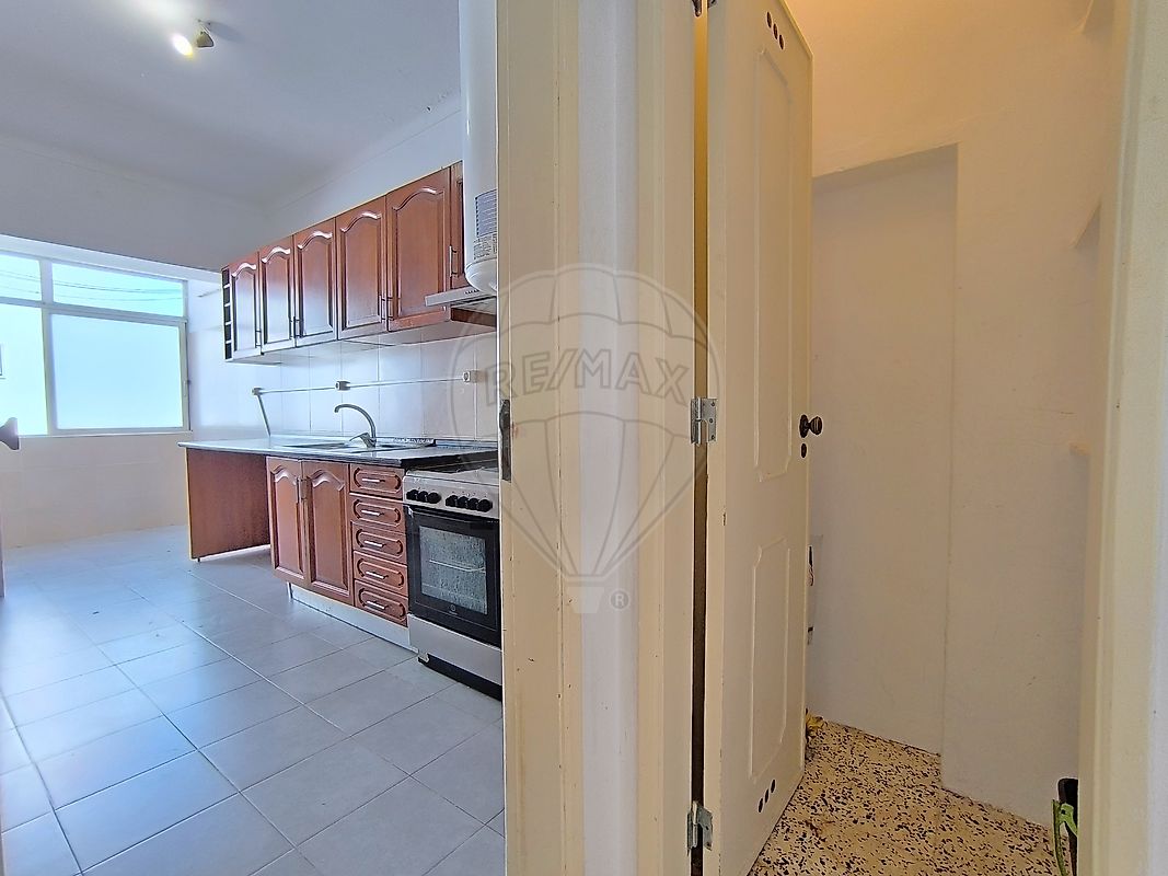 Apartamento T3 à venda em Mina de Água, Amadora — foto 11