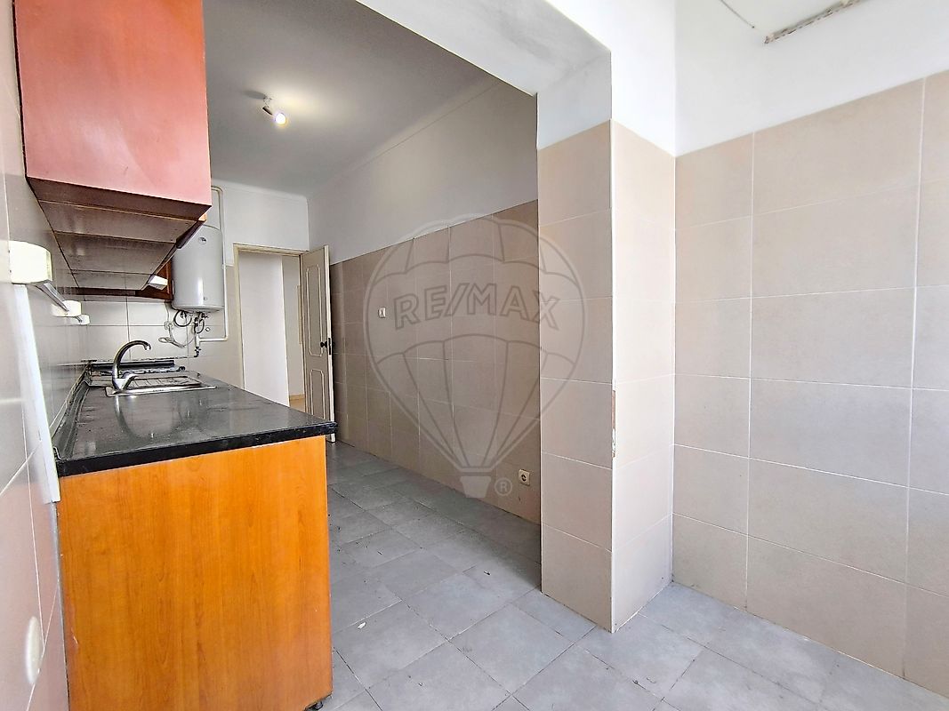 Apartamento T3 à venda em Mina de Água, Amadora — foto 9