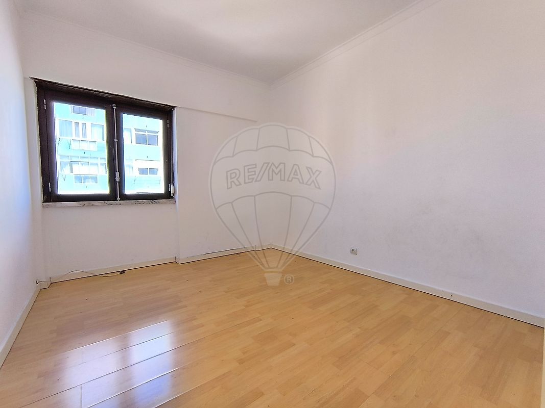 Apartamento T3 à venda em Mina de Água, Amadora — foto 24