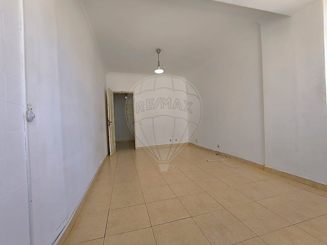 Apartamento T3 à venda em Mina de Água, Amadora — foto 6