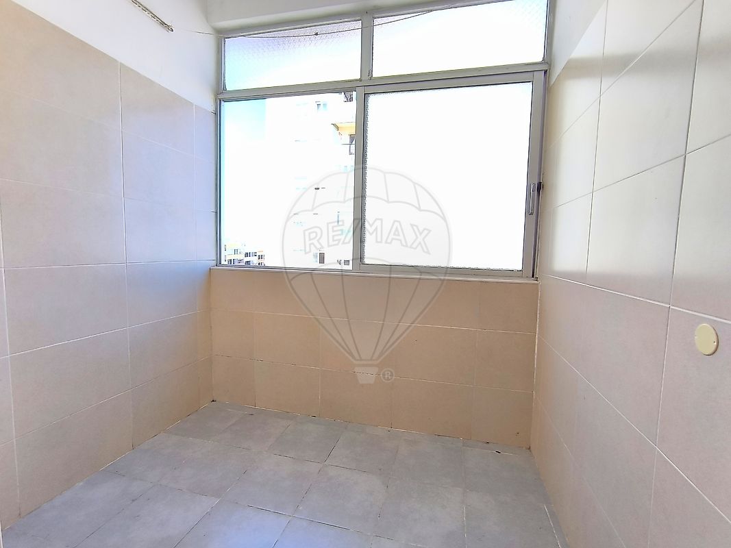 Apartamento T3 à venda em Mina de Água, Amadora — foto 15