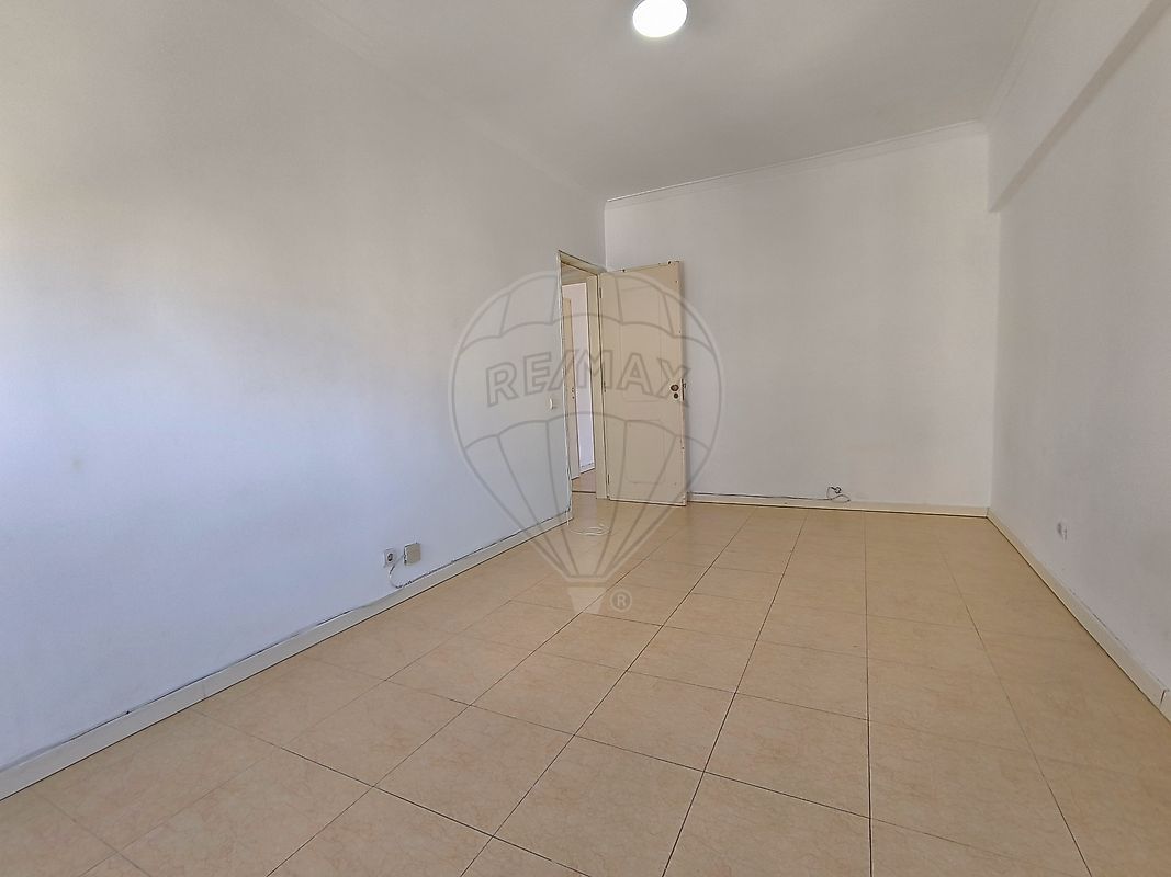 Apartamento T3 à venda em Mina de Água, Amadora — foto 25