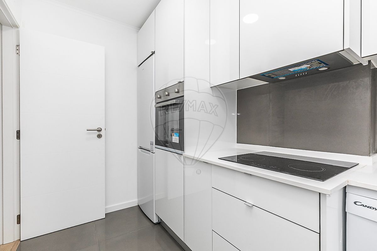 Apartamento T3 à venda em Amadora