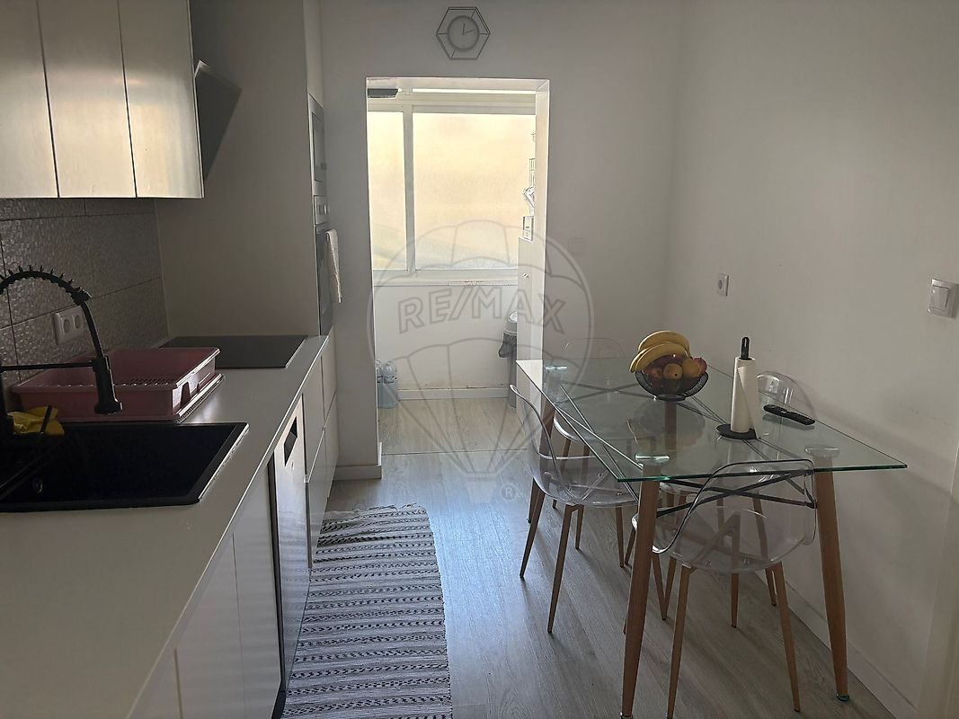 Apartamento T2 à venda em Loures