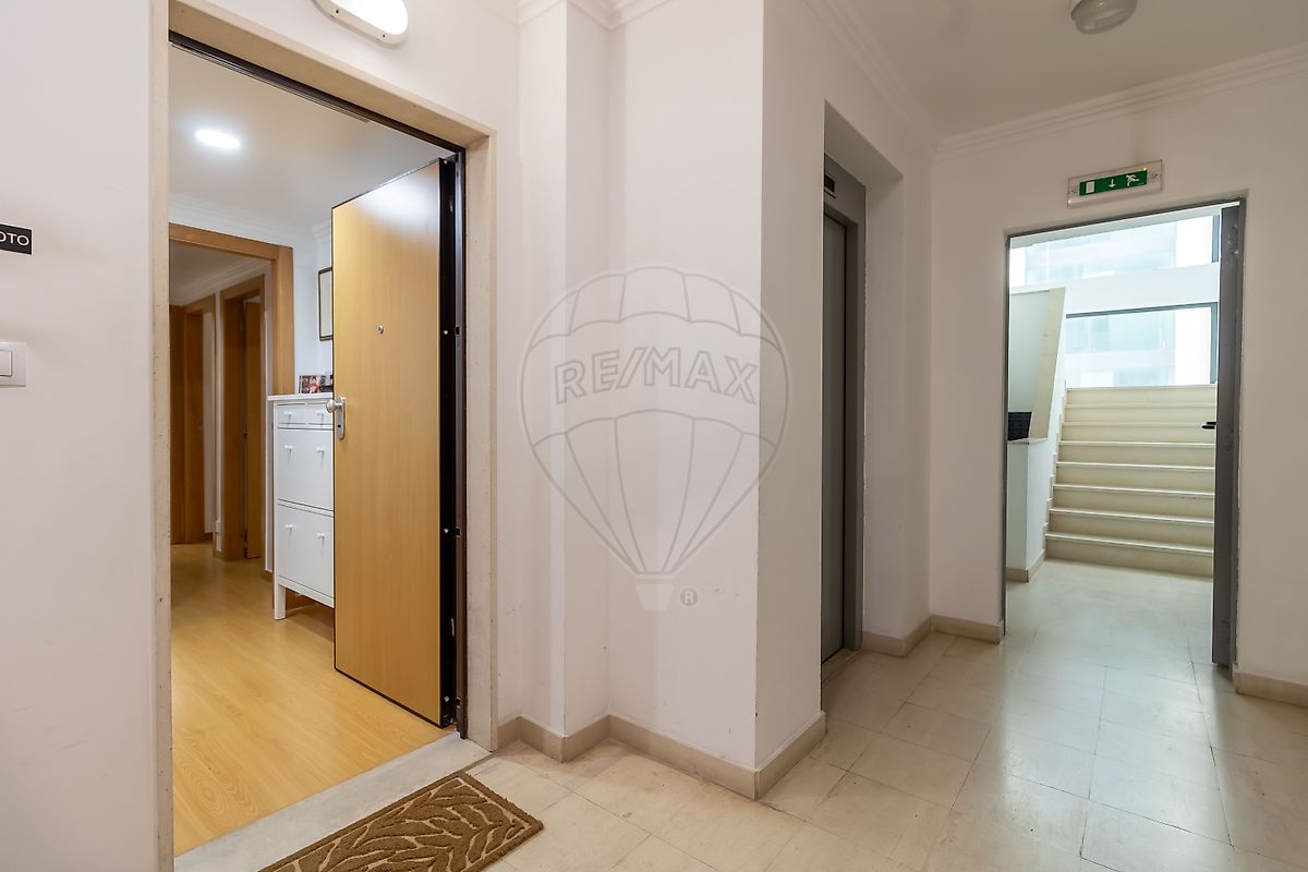Apartamento T2 à venda em Loures