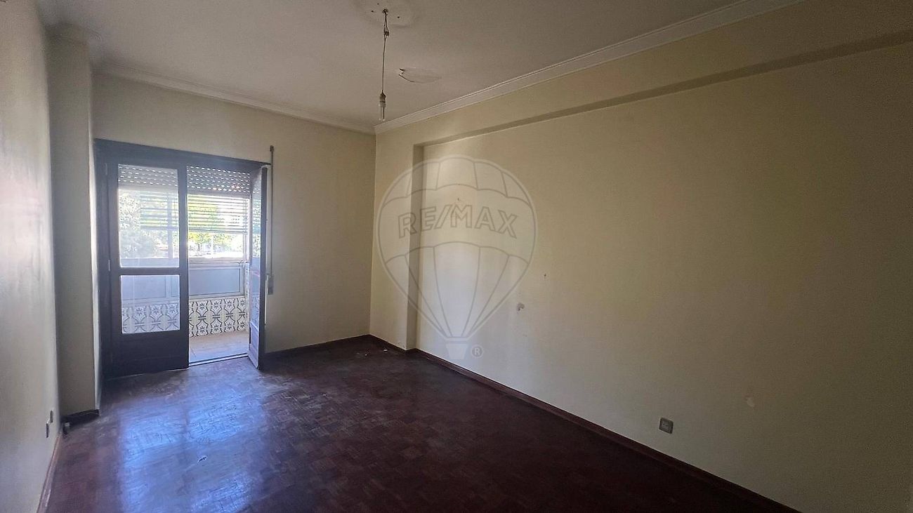 Apartamento T2 à venda em Amadora