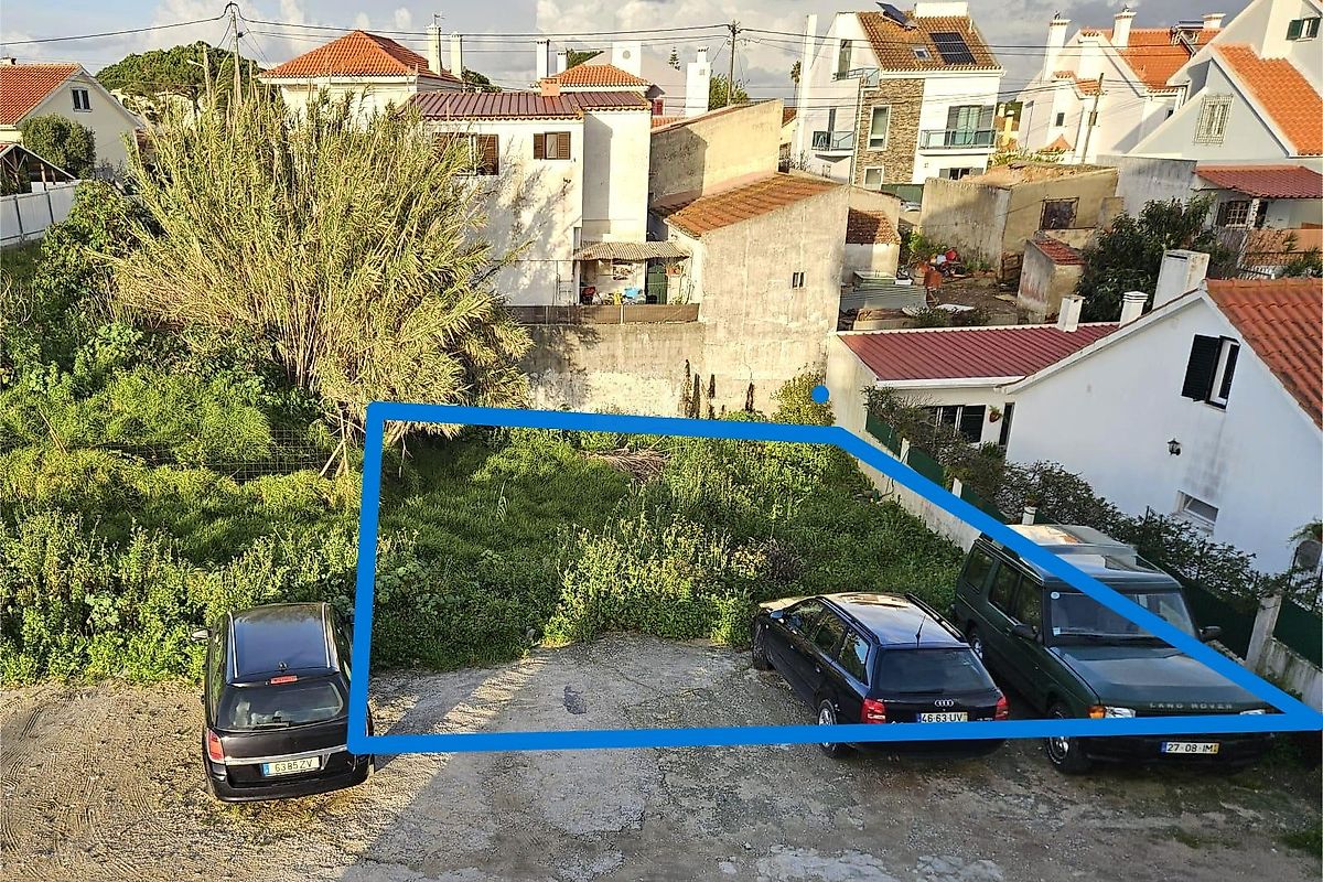 Land for sale in Almada, Portugal — €99,000