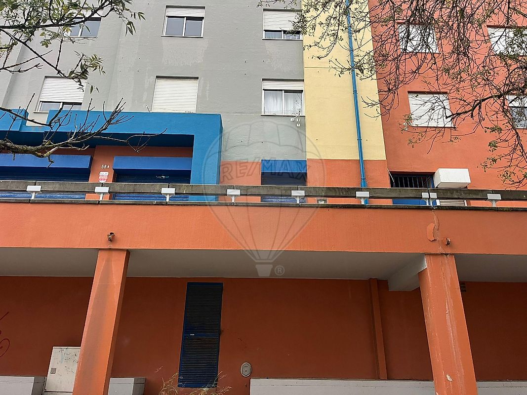 Arrecadação à venda em Almada
