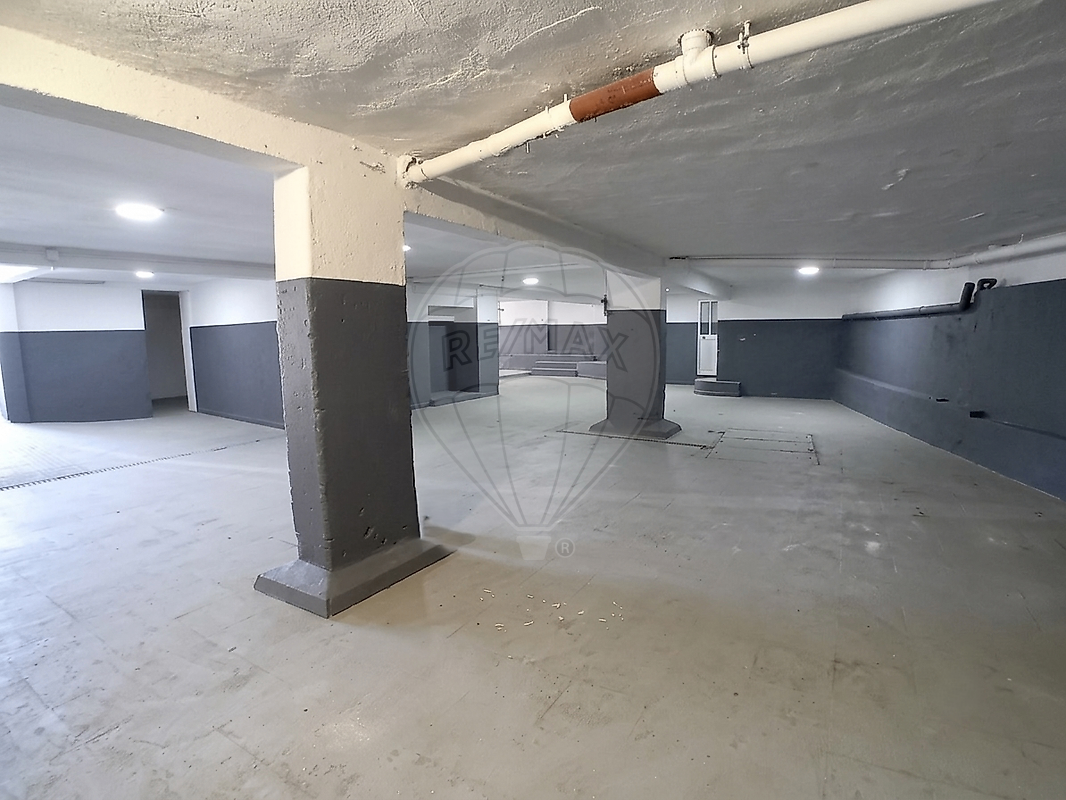 Garagem - Almada, Cova da Piedade, Pragal e Cacilhas, Almada, Setúbal